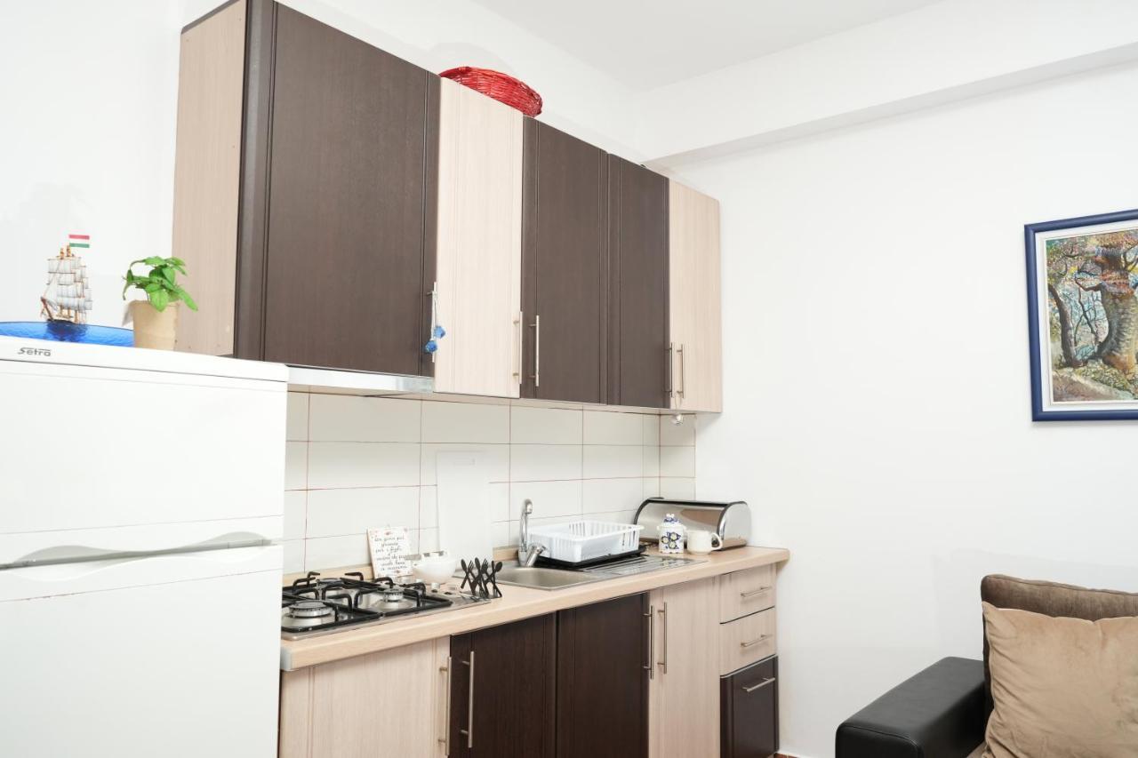 Merry'S Apartment Durres Bagian luar foto