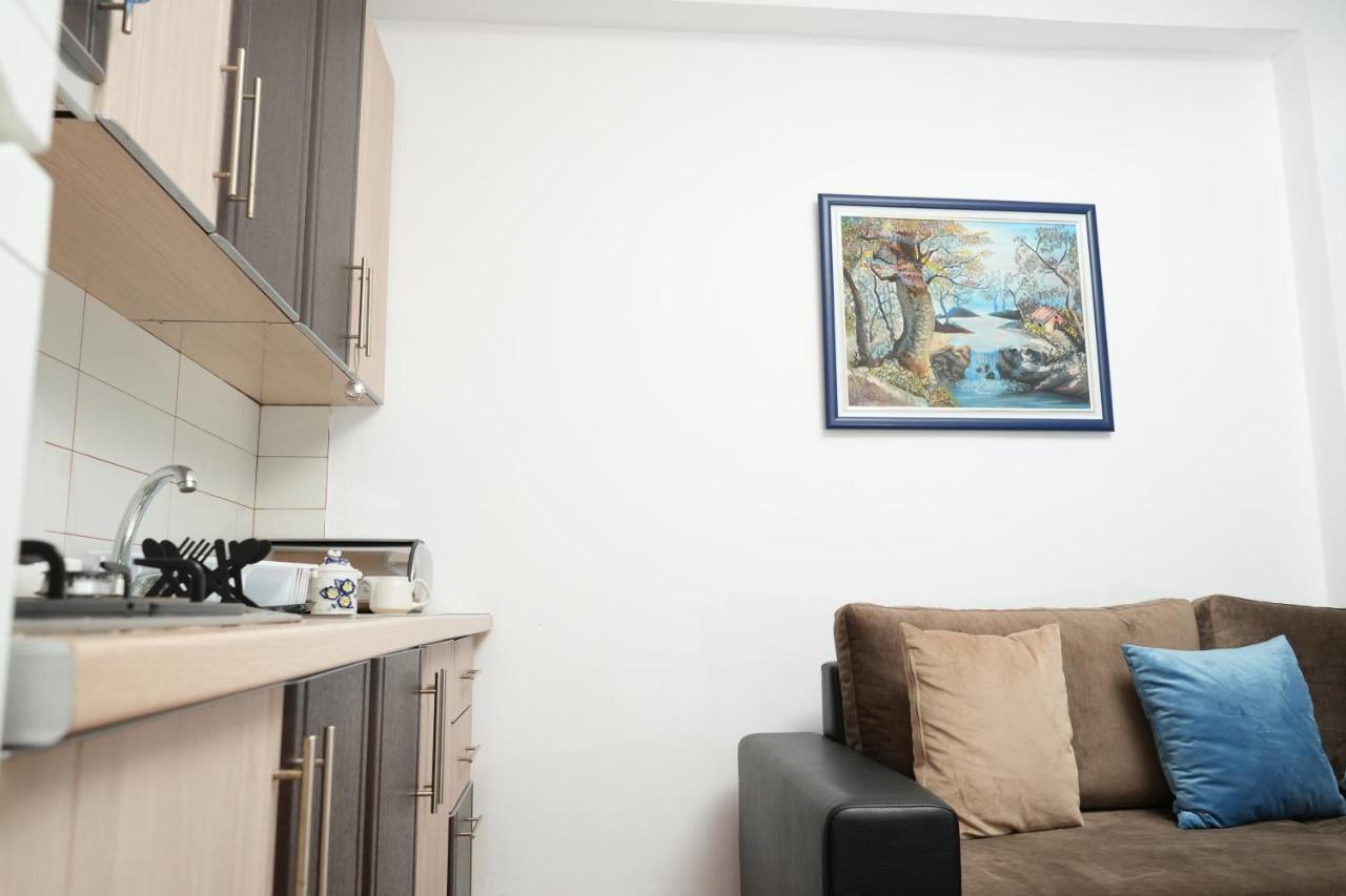 Merry'S Apartment Durres Bagian luar foto